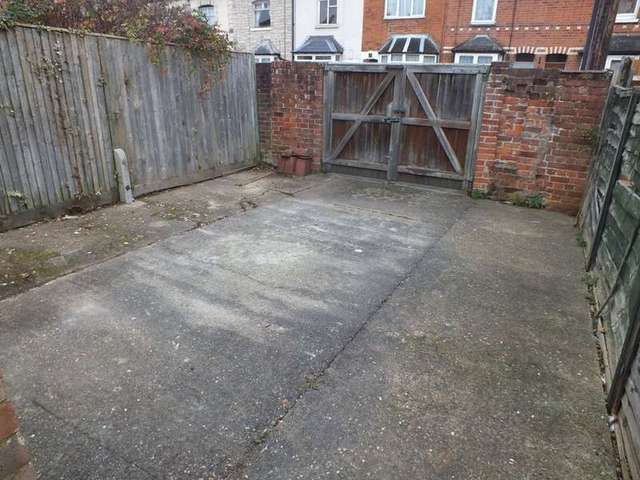  Image of 1 bedroom Detached house to rent in Kensington Road Reading RG30 at Reading Berkshire Reading, RG30 2SZ