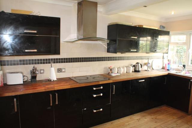  Image of 3 bedroom Semi-Detached house to rent in Kenway Rainham RM13 at Rainham  Rainham, RM13 9PY