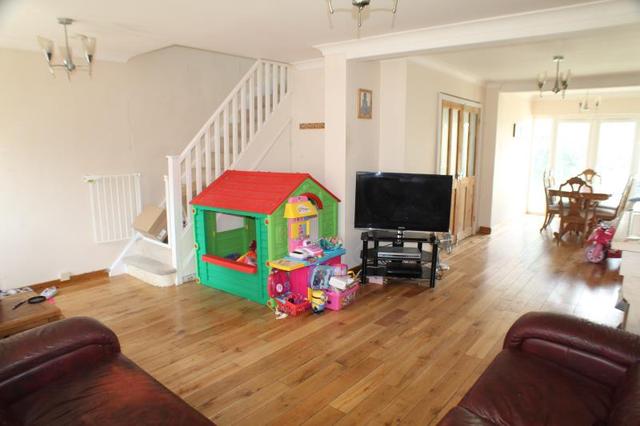  Image of 3 bedroom Semi-Detached house to rent in Kenway Rainham RM13 at Rainham  Rainham, RM13 9PY