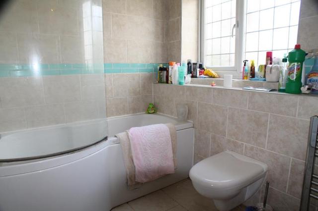  Image of 3 bedroom Semi-Detached house to rent in Kenway Rainham RM13 at Rainham  Rainham, RM13 9PY