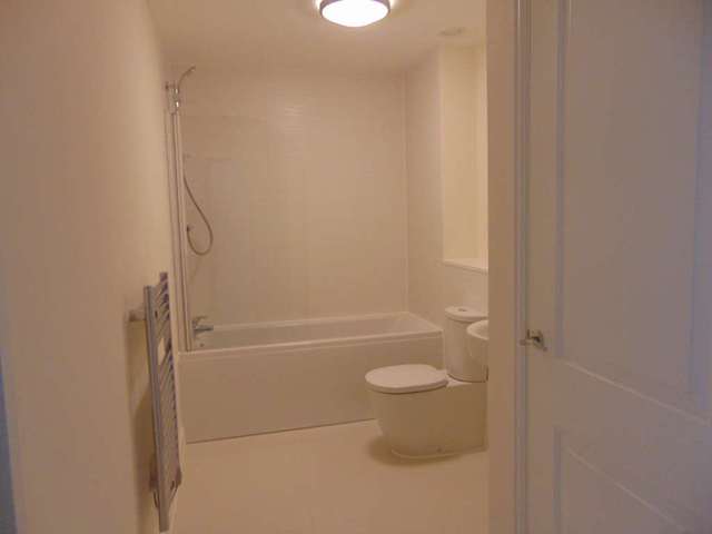  Image of 2 bedroom Apartment to rent in Kestrel Road Farnborough GU14 at Kestrel Road  Farnborough, GU14 7GP