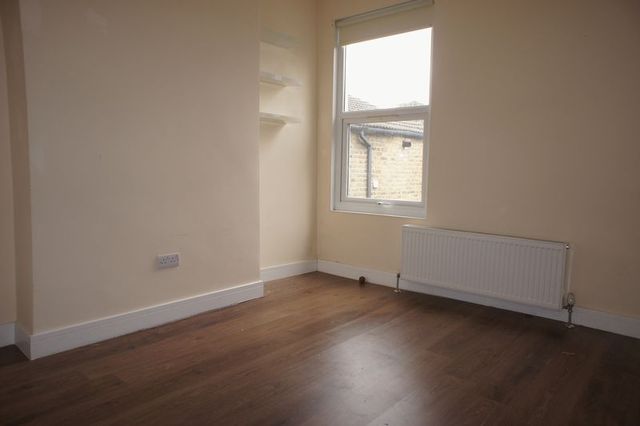  Image of 2 bedroom Flat to rent in Kettering Street London SW16 at Kettering Street  Furzedown, SW16 6QA