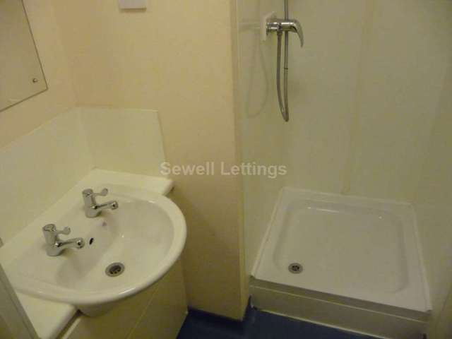  Image of 1 bedroom House Share to rent in Kings Road Reading RG1 at Kings Road  Reading, RG1 4EX