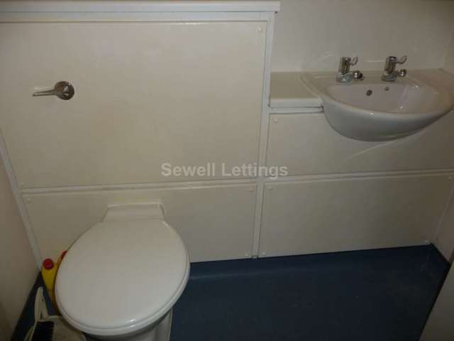  Image of 1 bedroom House Share to rent in Kings Road Reading RG1 at Kings Road  Reading, RG1 4EX