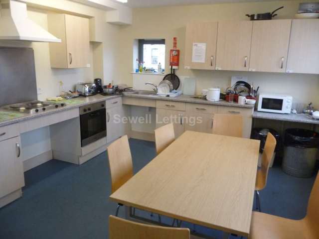  Image of 1 bedroom House Share to rent in Kings Road Reading RG1 at Kings Road  Reading, RG1 4EX