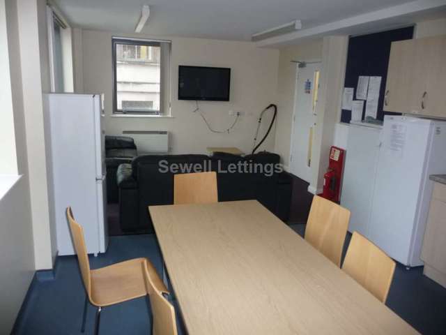  Image of 1 bedroom House Share to rent in Kings Road Reading RG1 at Kings Road  Reading, RG1 4EX
