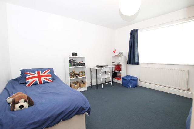  Image of 2 bedroom Flat to rent in Ashley Park Road Walton-on-Thames KT12 at Ashley Park Road Walton-On-Thames, KT12 1JW