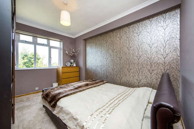  Image of 3 bedroom Flat for sale in Kingston Hill Kingston upon Thames KT2 at Surrey  Kingston upon Thames, KT2 7QH