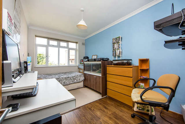  Image of 3 bedroom Flat for sale in Kingston Hill Kingston upon Thames KT2 at Surrey  Kingston upon Thames, KT2 7QH