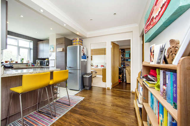  Image of 3 bedroom Flat for sale in Kingston Hill Kingston upon Thames KT2 at Surrey  Kingston upon Thames, KT2 7QH