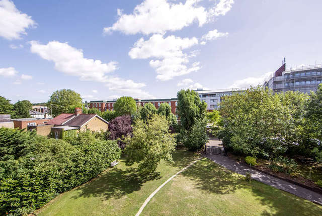  Image of 3 bedroom Flat for sale in Kingston Hill Kingston upon Thames KT2 at Surrey  Kingston upon Thames, KT2 7QH