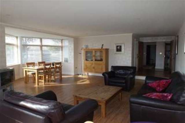  Image of 2 bedroom Flat to rent in Windsor Esplanade Cardiff CF10 at Cardiff, CF10 5BG