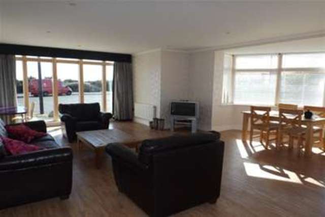  Image of 2 bedroom Flat to rent in Windsor Esplanade Cardiff CF10 at Cardiff, CF10 5BG