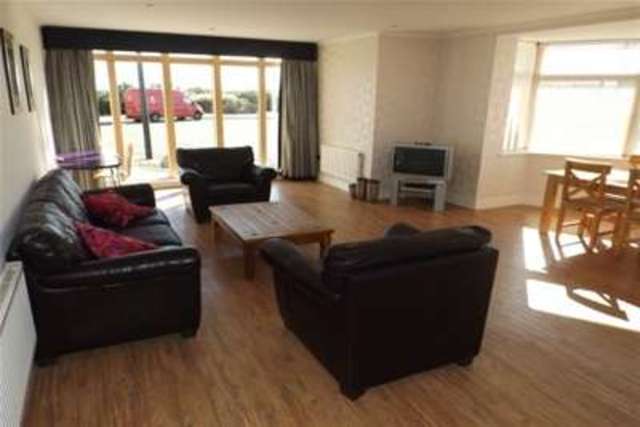  Image of 2 bedroom Flat to rent in Windsor Esplanade Cardiff CF10 at Cardiff, CF10 5BG