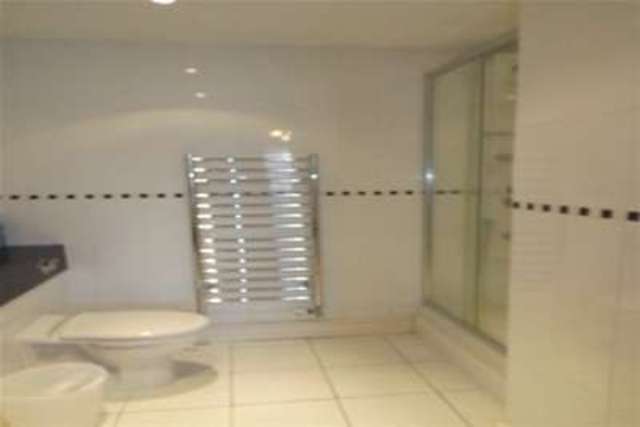 Image of 2 bedroom Flat to rent in Windsor Esplanade Cardiff CF10 at Cardiff, CF10 5BG