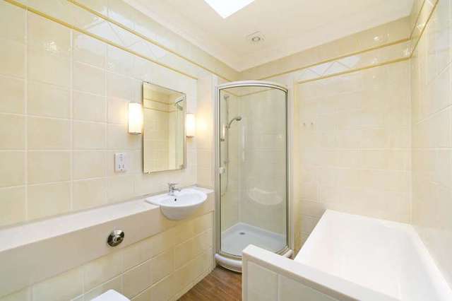  Image of 2 bedroom Ground Flat to rent in Lancaster Mews London W2 at Lancaster Mews  London, W2 3QQ