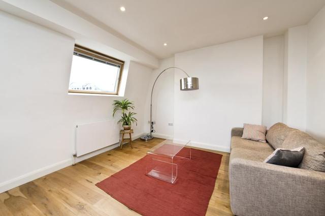  Image of 2 bedroom Flat to rent in Lancaster Road London W11 at Lancaster Road  London, W11 1QU