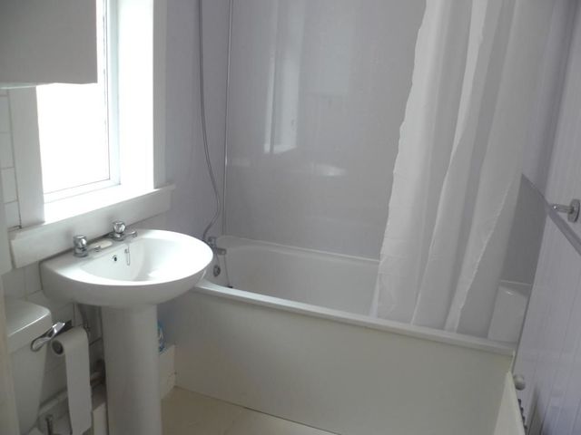  Image of 3 bedroom Flat to rent in Landel Street Markinch Glenrothes KY7 at Glenrothes Fife Fife, KY7 6AG