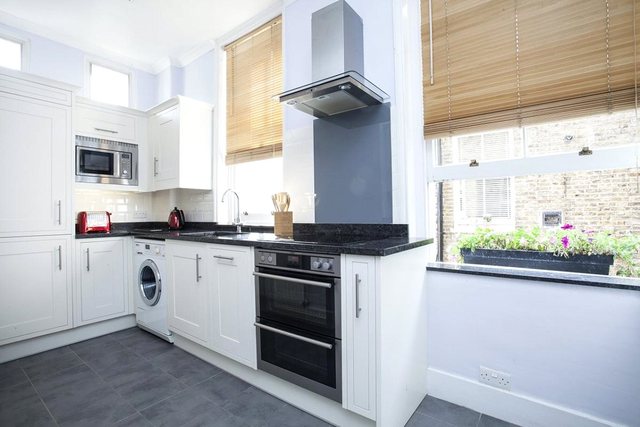  Image of 3 bedroom Flat to rent in Langton Road London SW9 at Stockwell London Stockwell, SW9 6UG