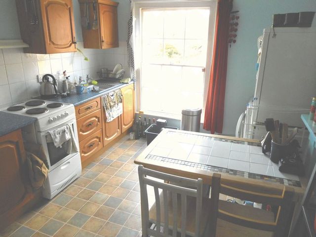  Image of 1 bedroom Flat to rent in Lansdowne Terrace Exeter EX2 at Lansdowne Terrace ST. LEONARDS Exeter, EX2 4JJ