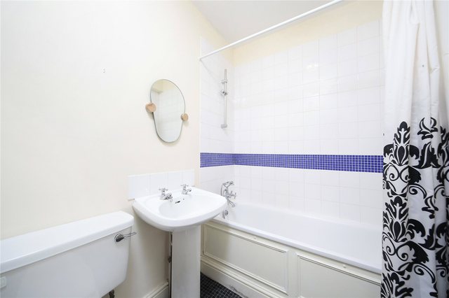  Image of 1 bedroom Flat to rent in Lavender Hill London SW11 at Battersea London Clapham Junction, SW11 1LN