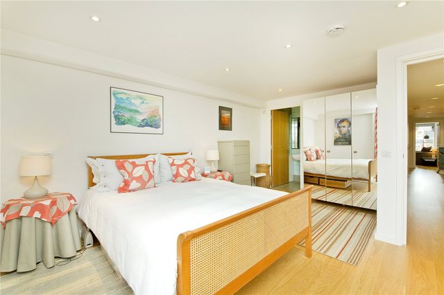  Image of 2 bedroom Flat to rent in Laycock Street London N1 at London  Essex Road, N1 1UR