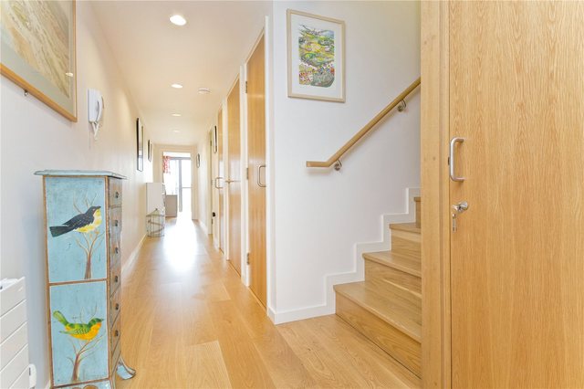  Image of 2 bedroom Flat to rent in Laycock Street London N1 at London  Essex Road, N1 1UR