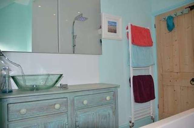  Image of 2 bedroom Flat for sale in Hastings Road Bexhill-on-Sea TN40 at 38 Hastings Road  Bexhill On Sea, TN40 2NH