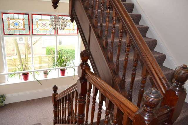  Image of 2 bedroom Flat for sale in Hastings Road Bexhill-on-Sea TN40 at 38 Hastings Road  Bexhill On Sea, TN40 2NH