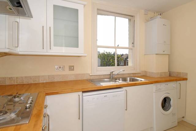  Image of 2 bedroom Flat to rent in Lindore Road London SW11 at Lindore Road  London, SW11 1HJ
