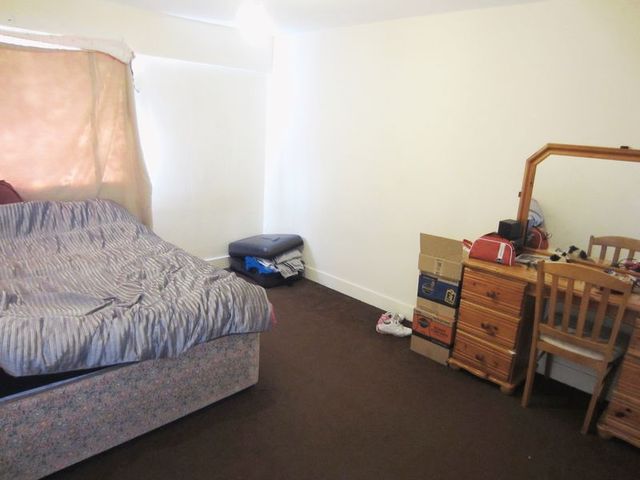  Image of 3 bedroom Terraced house to rent in Little Hill Way Quinton Birmingham B32 at Little Hill Way  Birmingham, B32 3RZ