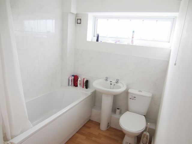  Image of 3 bedroom Terraced house to rent in Little Hill Way Quinton Birmingham B32 at Little Hill Way  Birmingham, B32 3RZ