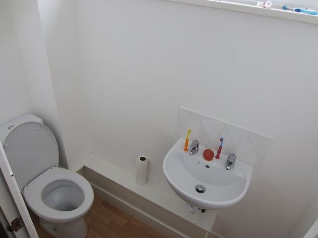  Image of 3 bedroom Terraced house to rent in Little Hill Way Quinton Birmingham B32 at Little Hill Way  Birmingham, B32 3RZ