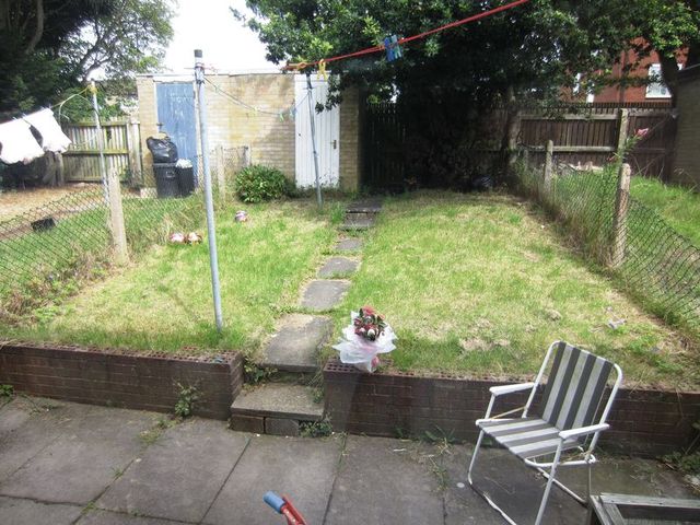  Image of 3 bedroom Terraced house to rent in Little Hill Way Quinton Birmingham B32 at Little Hill Way  Birmingham, B32 3RZ