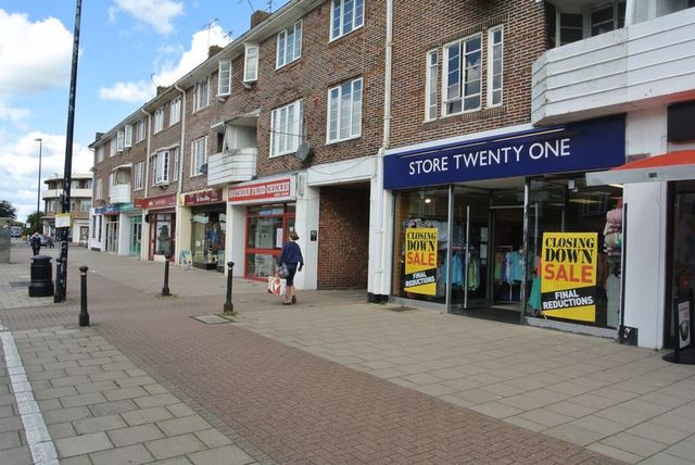  Image of Property to rent in Goring Road Goring-by-Sea Worthing BN12 at Goring Road Goring-By-Sea Worthing, BN12 4AD