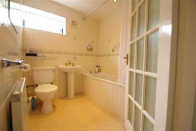  Image of 2 bedroom Flat to rent in Lockington Avenue Plymouth PL3 at Plymouth, PL3 5QQ