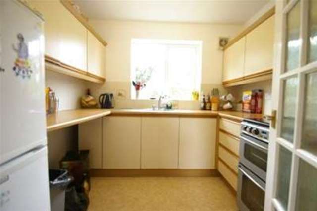  Image of 2 bedroom Flat to rent in Lockington Avenue Plymouth PL3 at Plymouth, PL3 5QQ