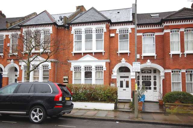  Image of Studio flat to rent in Louisville Road London SW17 at Louisville Road Tooting Bec London, SW17 8RW
