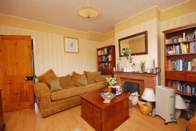  Image of 2 bedroom Terraced house to rent in Ludlow Road Guildford GU2 at Guildford, GU2 7NW