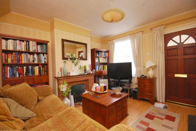 Image of 2 bedroom Terraced house to rent in Ludlow Road Guildford GU2 at Guildford, GU2 7NW