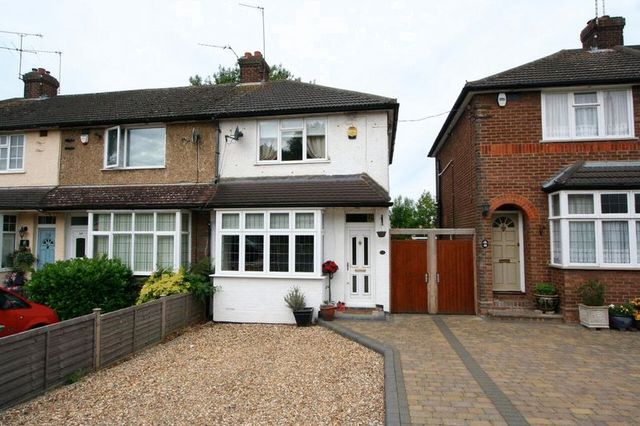  Image of 2 bedroom Terraced house to rent in Mancroft Road Caddington Luton LU1 at Mancroft Road Caddington Luton, LU1 4EL