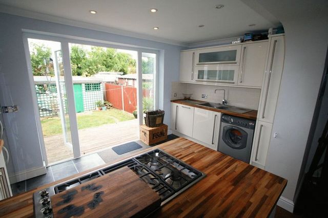  Image of 2 bedroom Terraced house to rent in Mancroft Road Caddington Luton LU1 at Mancroft Road Caddington Luton, LU1 4EL