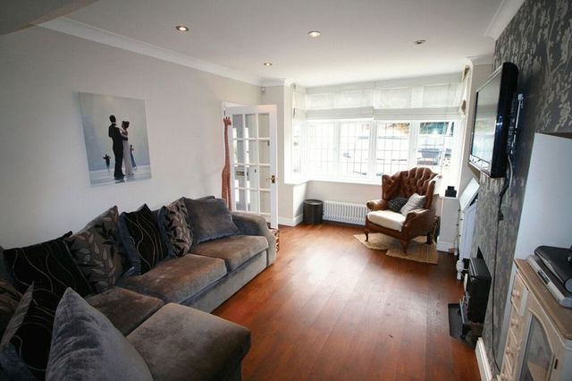  Image of 2 bedroom Terraced house to rent in Mancroft Road Caddington Luton LU1 at Mancroft Road Caddington Luton, LU1 4EL