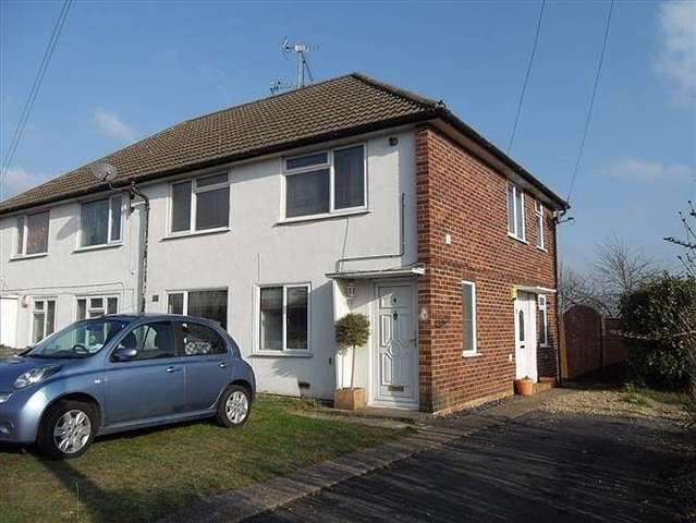  Image of 2 bedroom Flat for sale in Lyndhurst Road Tilehurst Reading RG30 at Reading, RG30 6UG