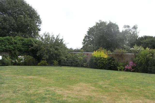  Image of 2 bedroom Flat for sale in Lyonsdown Road New Barnet Barnet EN5 at Lyonsdown Road  New Barnet, EN5 1LD