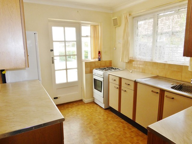  Image of 2 bedroom Bungalow for sale in Mancroft Avenue Fareham PO14 at Mancroft Avenue Stubbington Fareham, PO14 2DF