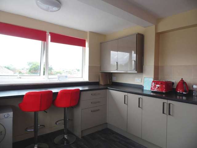  Image of 3 bedroom Maisonette to rent in Manor Court Manor Road Benfleet SS7 at Manor Road  Benfleet, SS7 4HT