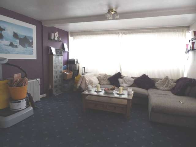  Image of 3 bedroom Maisonette to rent in Manor Court Manor Road Benfleet SS7 at Manor Road  Benfleet, SS7 4HT