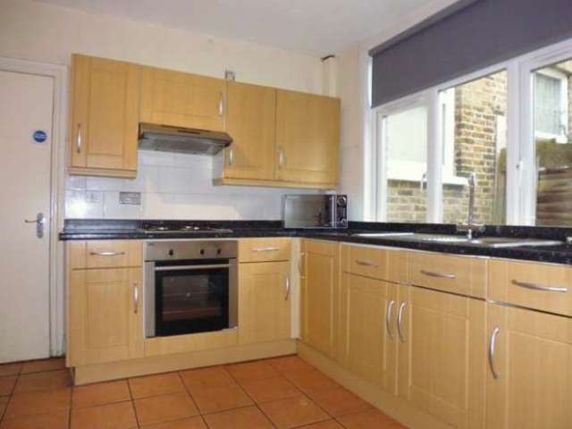  Image of House Share to rent in Manor Road London SE25 at Manor Road  London, SE25 4TD