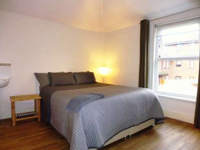  Image of House Share to rent in Manor Road London SE25 at Manor Road  London, SE25 4TD
